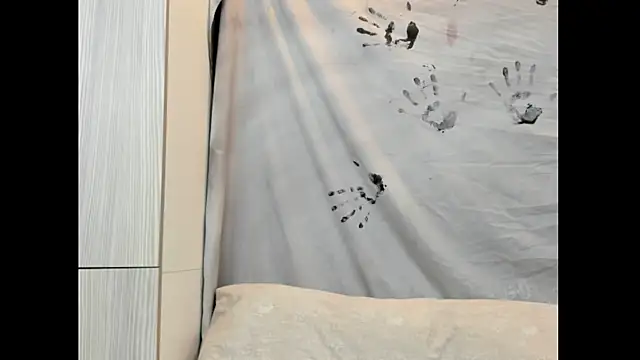 Mhelanny2 online show from 10/26/25, 03:29