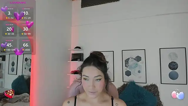 Snapshot of cristal__hot_1 chatting on 02/10/25, 04:08 cristal hot 1 online show from 02/10/25, 04:08