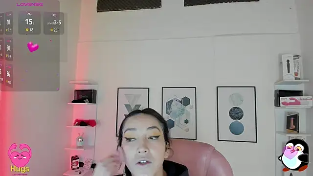 Snapshot of cristal__hot_1 chatting on 02/14/25, 04:04 cristal hot 1 online show from 02/14/25, 04:04