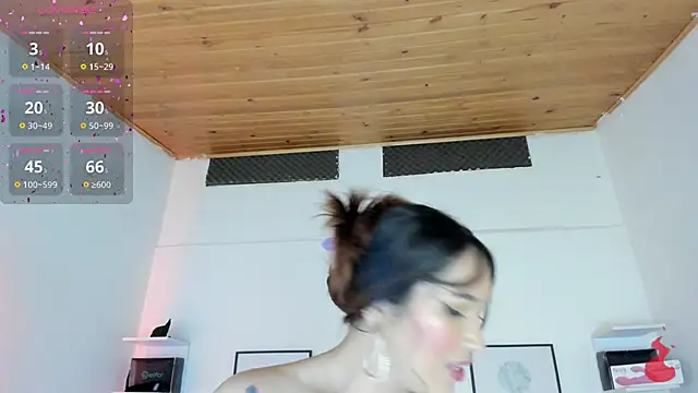 Snapshot of cristal__hot_1 chatting on 03/08/25, 10:11 cristal hot 1 online show from 03/08/25, 10:11