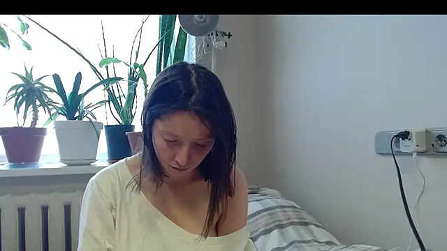 Snapshot of Sophi_Cute chatting on 02/16/25, 12:32 Sophi Cute online show from 02/16/25, 12:32
