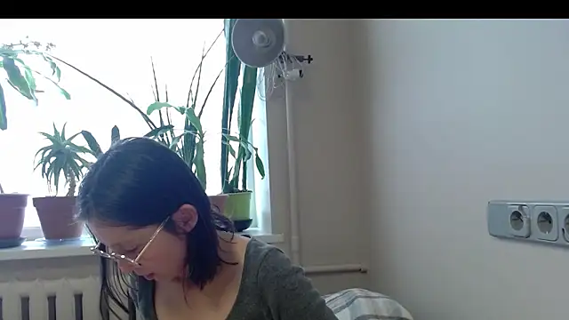 Snapshot of Sophi_Cute chatting on 02/17/25, 01:42 Sophi Cute online show from 02/17/25, 01:42