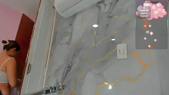 shayra boobs1 online show from 10/26/25, 11:05