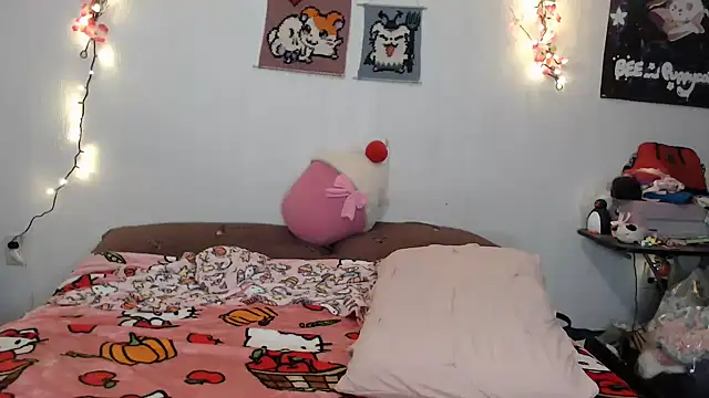 Snapshot of Cupcakecutie449 chatting on 10/23/25, 07:18 Cupcakecutie449 online show from 10/23/25, 07:18