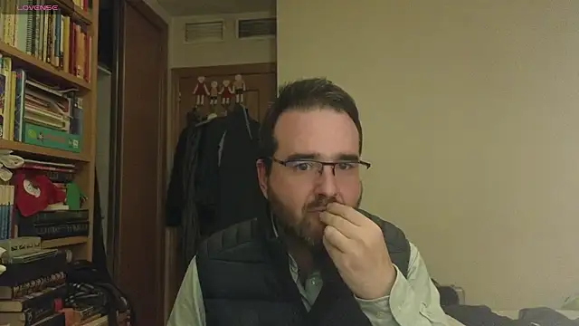 curiosillo83 online show from 03/10/25, 05:18