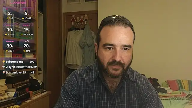 curiosillo83 online show from 10/14/25, 02:29