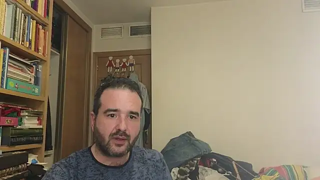 curiosillo83 online show from 10/19/25, 11:49