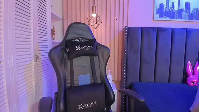 Snapshot of ashlye_miller_ chatting on 10/10/25, 04:22 ashlye miller online show from 10/10/25, 04:22