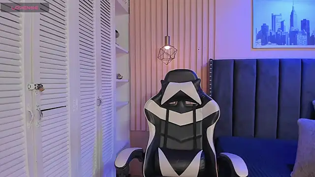 Snapshot of ashlye_miller_ chatting on 11/14/25, 04:11 ashlye miller online show from 11/14/25, 04:11