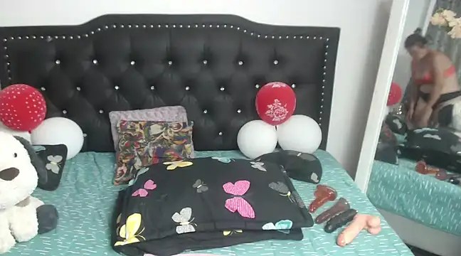 Snapshot of jellyfishhot chatting on 02/22/25, 01:33 jellyfishhot online show from 02/22/25, 01:33