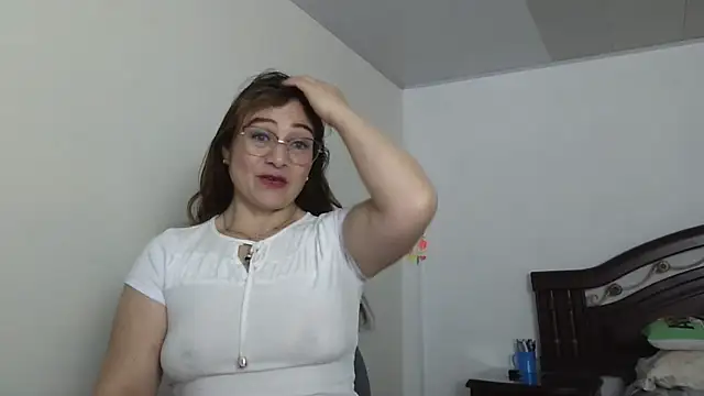 Snapshot of ruby-milf1 chatting on 01/18/25, 02:23 ruby-milf1 online show from 01/18/25, 02:23