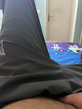 Snapshot of yourheroforfun chatting on 10/27/25, 06:34 yourheroforfun online show from 10/27/25, 06:34