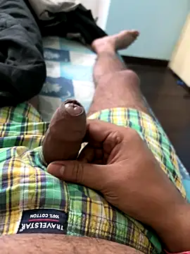 Snapshot of yourheroforfun chatting on 11/24/25, 06:40 yourheroforfun online show from 11/24/25, 06:40