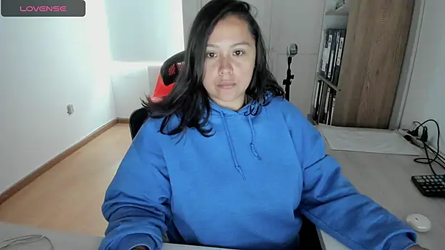 Snapshot of bigbooty-30 chatting on 11/19/25, 11:10 bigbooty-30 online show from 11/19/25, 11:10