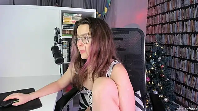 Snapshot of icefroqq chatting on 01/17/25, 08:44 icefroqq online show from 01/17/25, 08:44