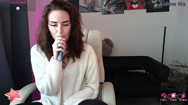 xx adrihanna xx online show from 02/19/25, 09:06