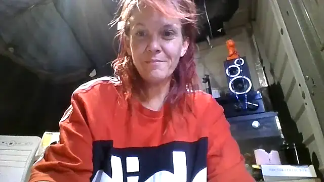 Snapshot of spundarella420 chatting on 11/17/25, 04:57 spundarella420 online show from 11/17/25, 04:57