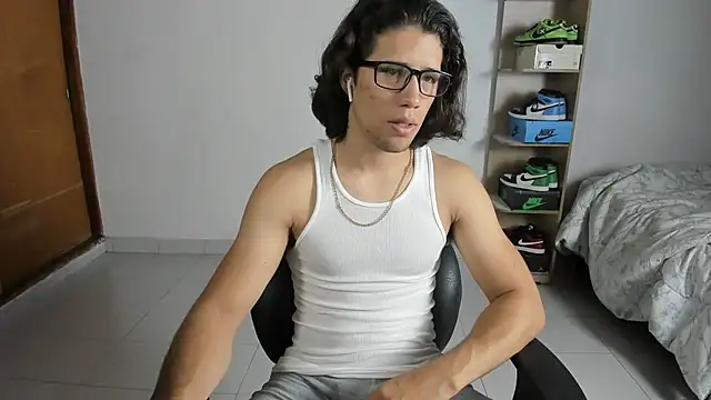 imtonny19 online show from 02/05/25, 12:31