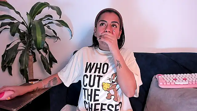 Snapshot of im_amber chatting on 10/23/25, 02:05 im amber online show from 10/23/25, 02:05