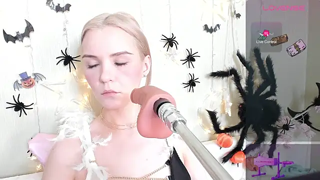 Snapshot of Kaya_Devis chatting on 10/28/25, 04:27 Kaya Devis online show from 10/28/25, 04:27