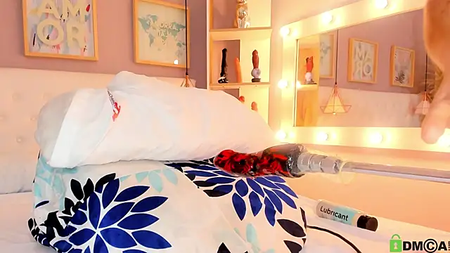 julyanna  online show from 10/16/25, 08:32