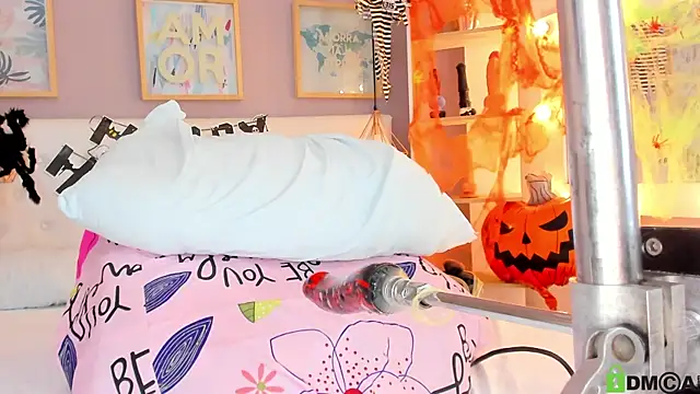 julyanna  online show from 10/27/25, 08:13