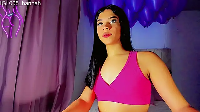 Snapshot of Hannahsmit chatting on 10/31/25, 10:49 Hannahsmit online show from 10/31/25, 10:49