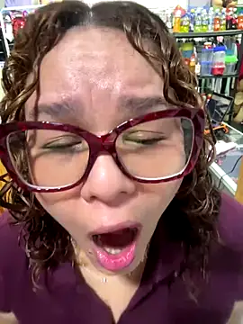 ROSALIALUCY online show from 10/06/25, 12:24