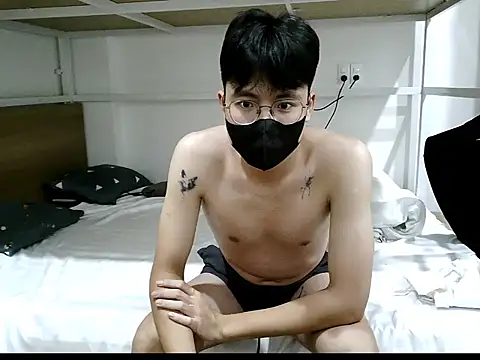 Gwencloudy online show from 11/04/25, 03:00