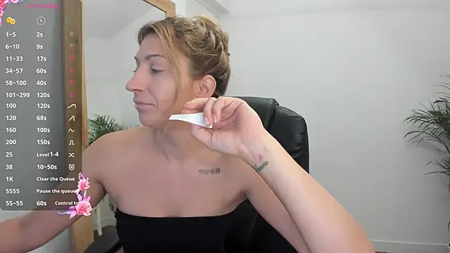 sofiah  online show from 02/10/25, 04:41