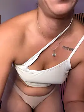 sofiah  online show from 11/18/25, 04:44