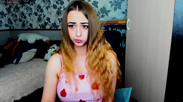 Snapshot of weakness4u chatting on 10/07/25, 05:37 weakness4u online show from 10/07/25, 05:37