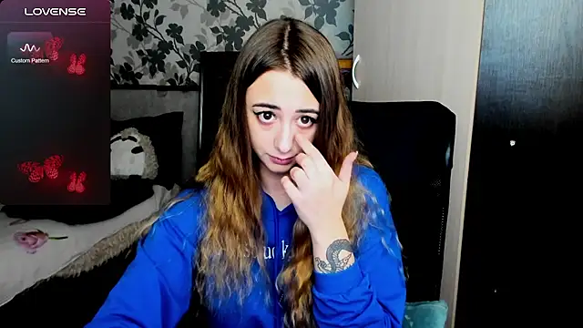 Snapshot of weakness4u chatting on 10/21/25, 03:18 weakness4u online show from 10/21/25, 03:18