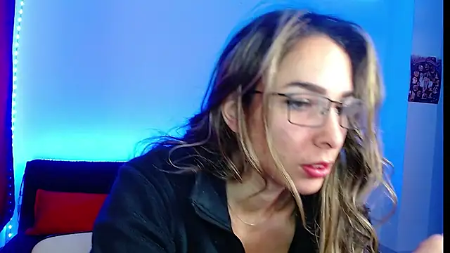 Snapshot of Niky_777 chatting on 03/18/25, 04:37 Niky 777 online show from 03/18/25, 04:37