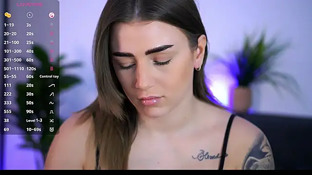 AishaCarter online show from 10/11/25, 05:33