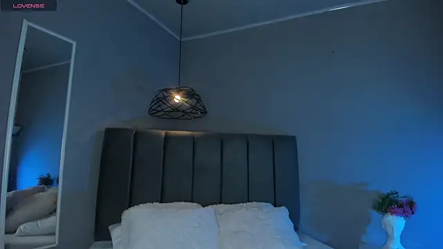 ayshel   online show from 11/19/25, 09:04