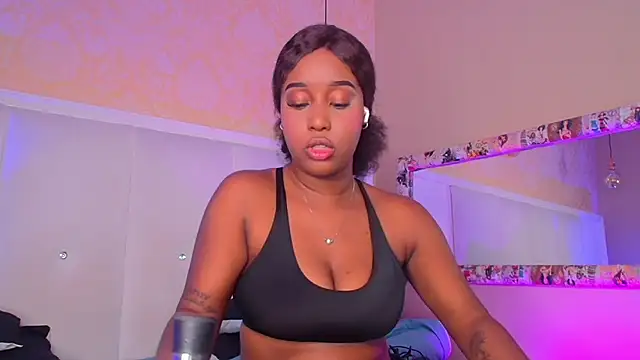 MichaelaCox online show from 11/03/25, 12:28