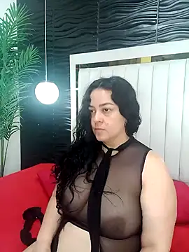 Snapshot of lucia_vonne_ chatting on 01/14/25, 11:10 lucia vonne online show from 01/14/25, 11:10
