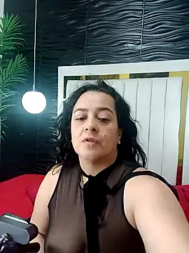 Snapshot of lucia_vonne_ chatting on 01/14/25, 02:11 lucia vonne online show from 01/14/25, 02:11
