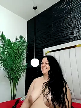 Snapshot of lucia_vonne_ chatting on 02/07/25, 05:07 lucia vonne online show from 02/07/25, 05:07