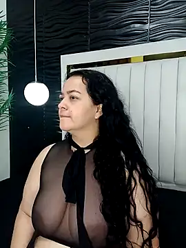 Snapshot of lucia_vonne_ chatting on 02/12/25, 11:40 lucia vonne online show from 02/12/25, 11:40