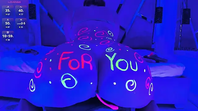 Renatta   online show from 11/05/25, 09:26