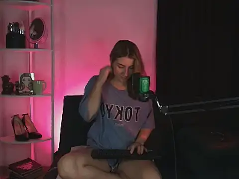 Snapshot of Dakotaa_ chatting on 03/18/25, 03:53 Dakotaa online show from 03/18/25, 03:53