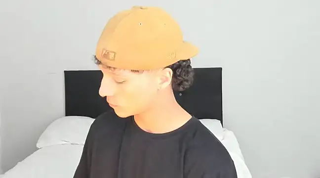 angelcortes online show from 03/08/25, 02:08