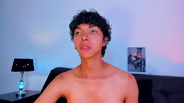 xhenisa  online show from 01/28/25, 08:47