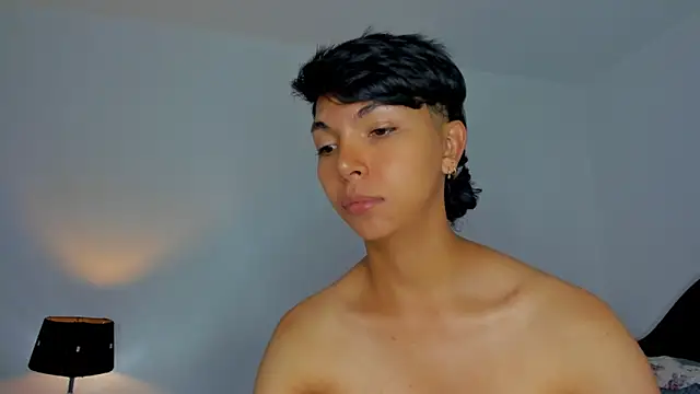 xhenisa  online show from 09/14/25, 03:44