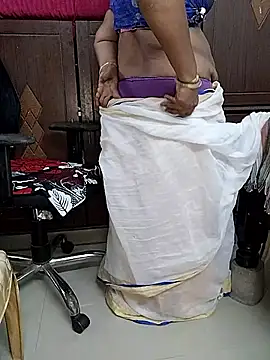 Snapshot of yours-kavaya chatting on 10/11/25, 06:45 yours-kavaya online show from 10/11/25, 06:45