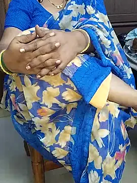 Snapshot of yours-kavaya chatting on 10/24/25, 04:03 yours-kavaya online show from 10/24/25, 04:03