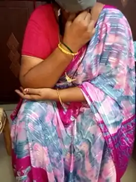 Snapshot of yours-kavaya chatting on 10/25/25, 11:43 yours-kavaya online show from 10/25/25, 11:43