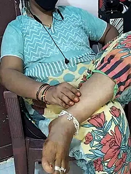 Snapshot of yours-kavaya chatting on 11/25/25, 03:23 yours-kavaya online show from 11/25/25, 03:23